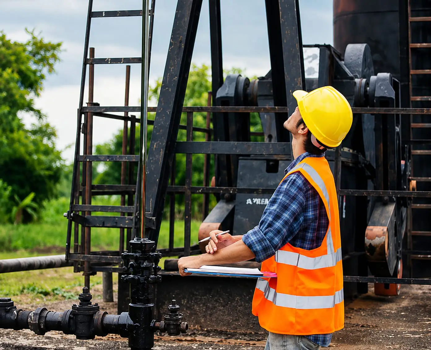 Equipe técnica em planta